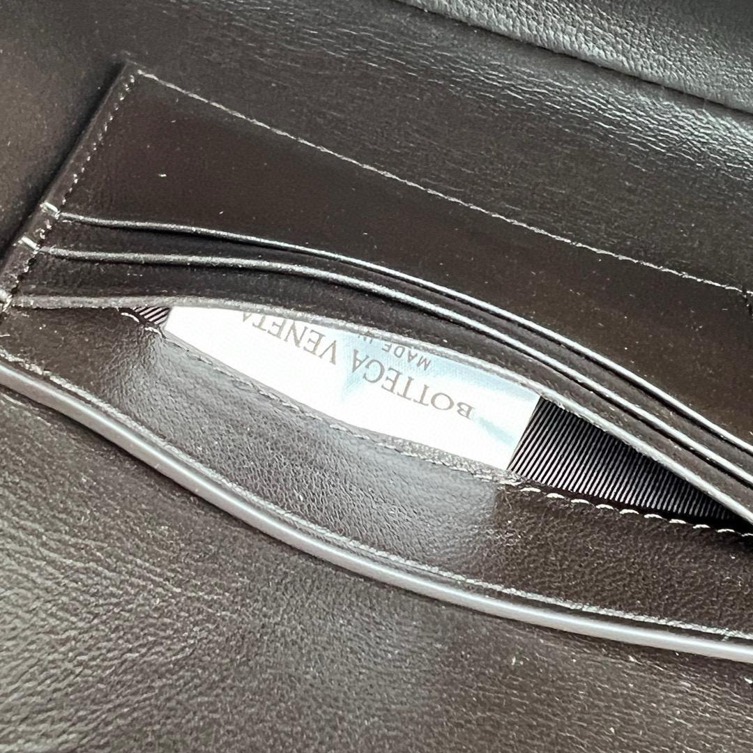 Bottega Veneta Long Clutch Andiamo With Handle - FashionPlug