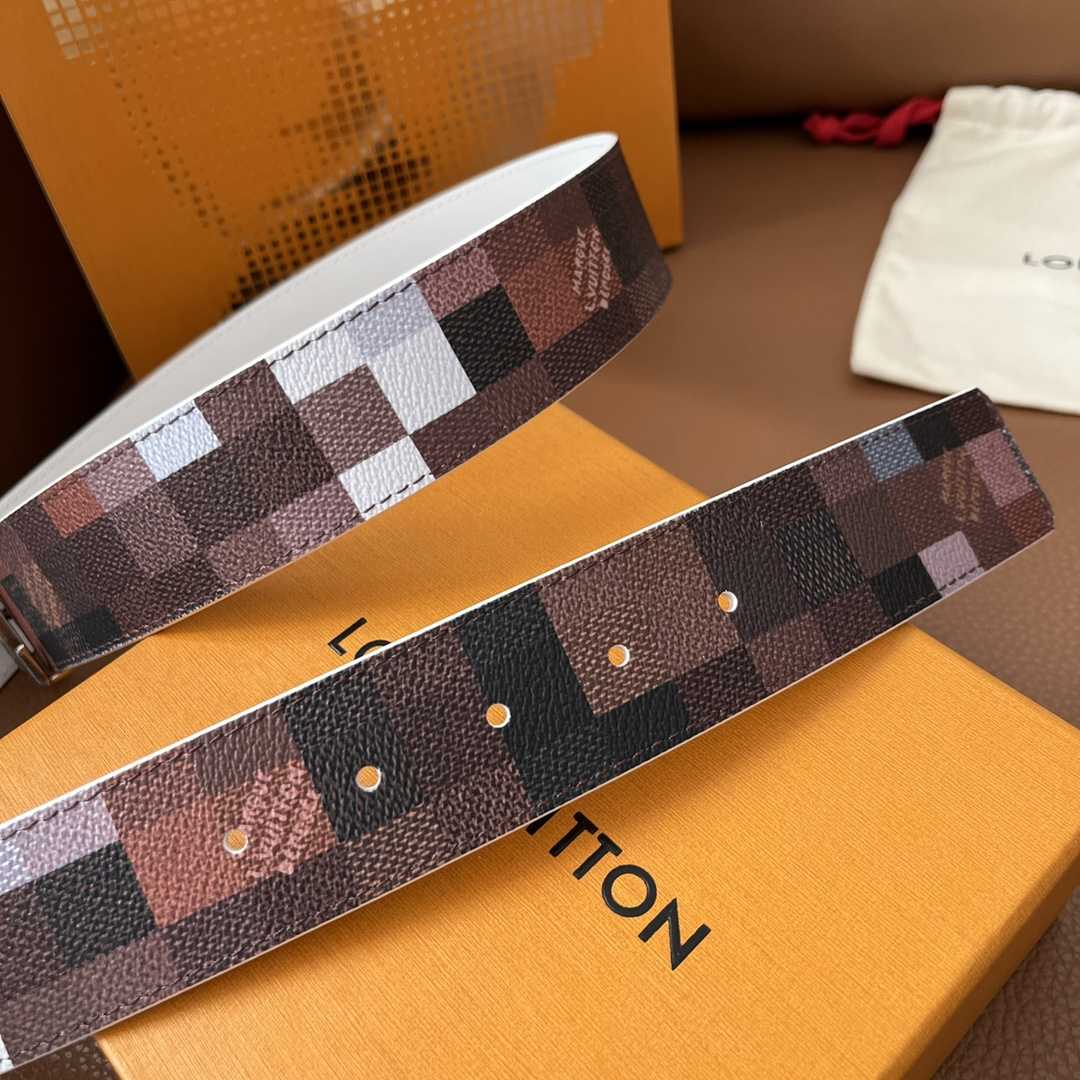 Louis Vuitton LV Initiales 40mm Reversible Belt - FashionPlug