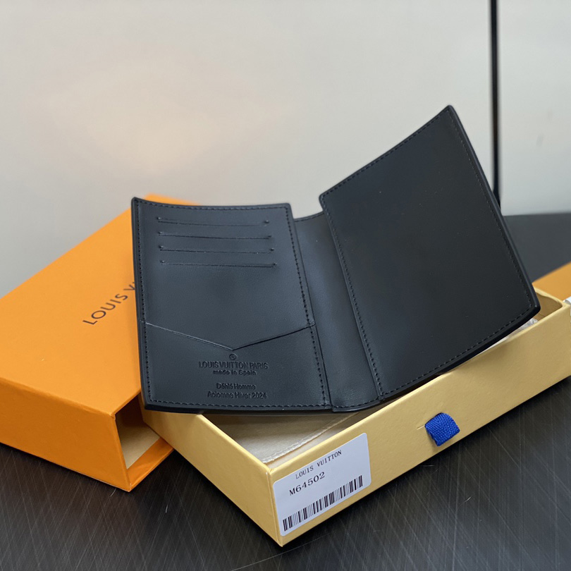 Louis Vuitton Passport Cover   M64501 - FashionPlug