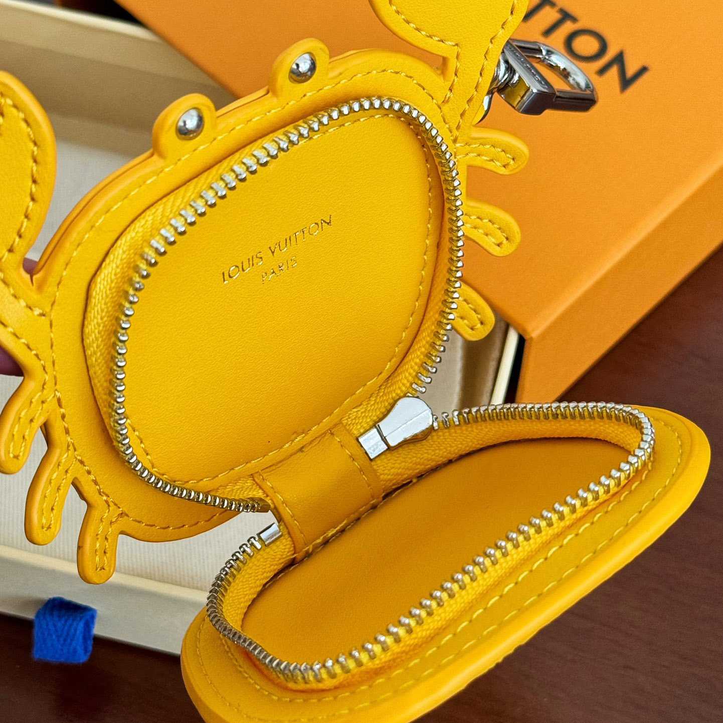 Louis Vuitton LV Crab Bag Charm   M01932 - FashionPlug