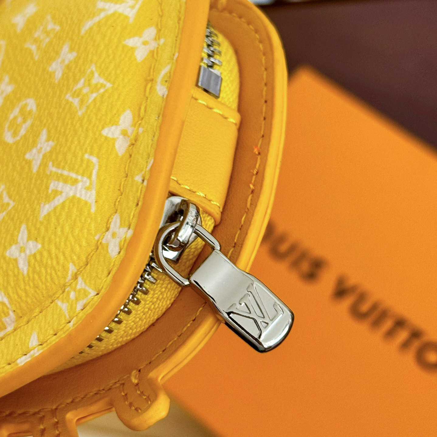 Louis Vuitton LV Crab Bag Charm   M01932 - FashionPlug