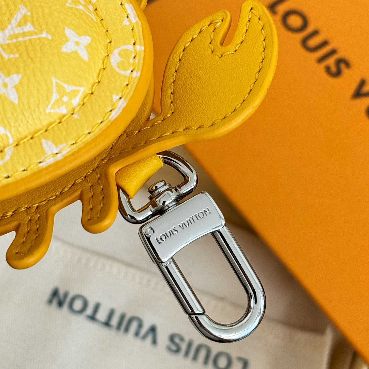 Louis Vuitton LV Crab Bag Charm   M01932 - FashionPlug