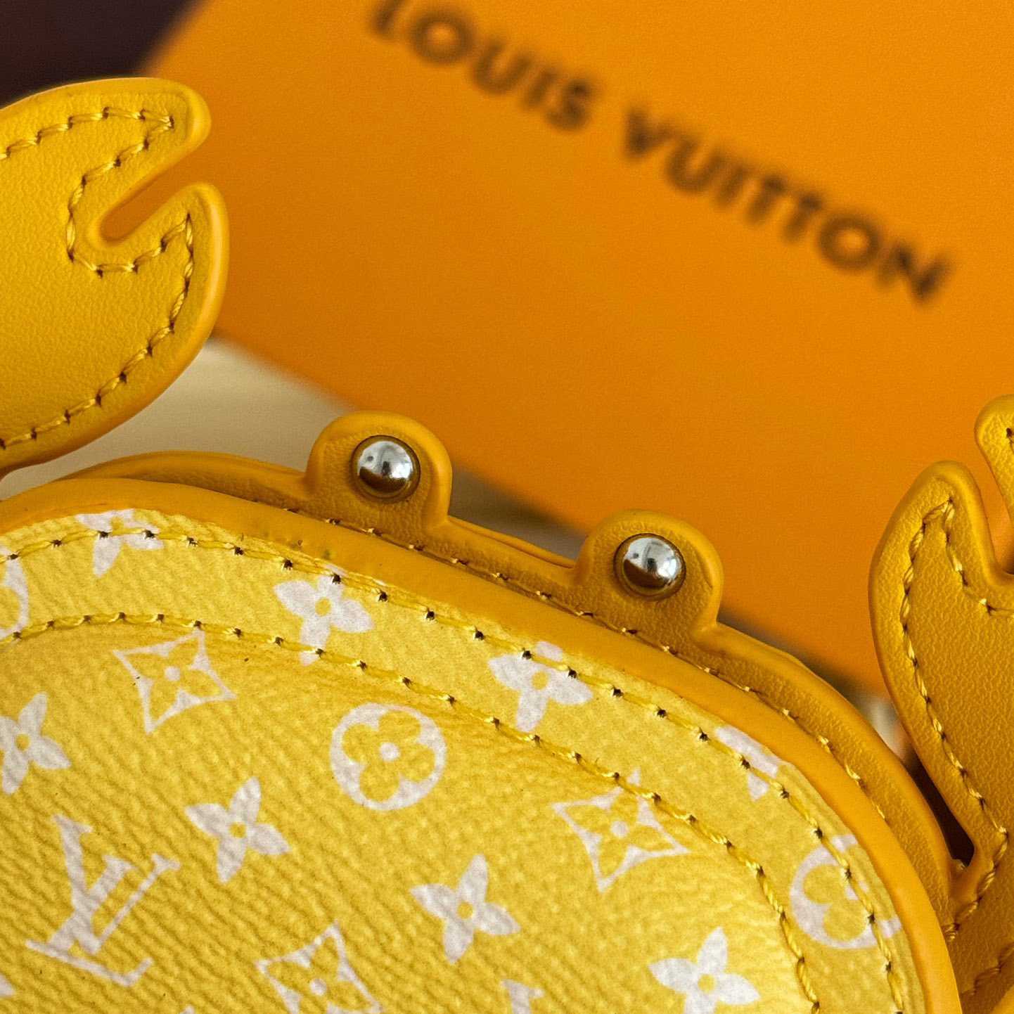 Louis Vuitton LV Crab Bag Charm   M01932 - FashionPlug