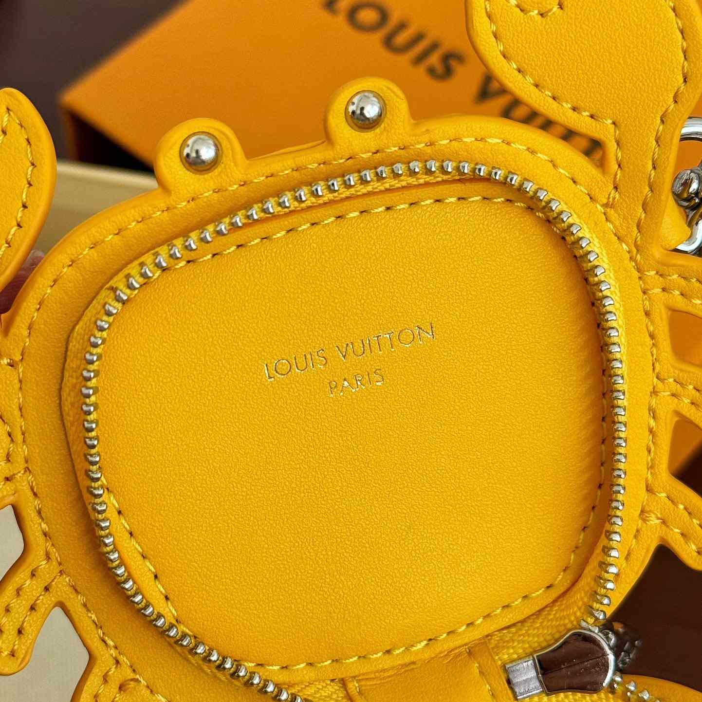 Louis Vuitton LV Crab Bag Charm   M01932 - FashionPlug