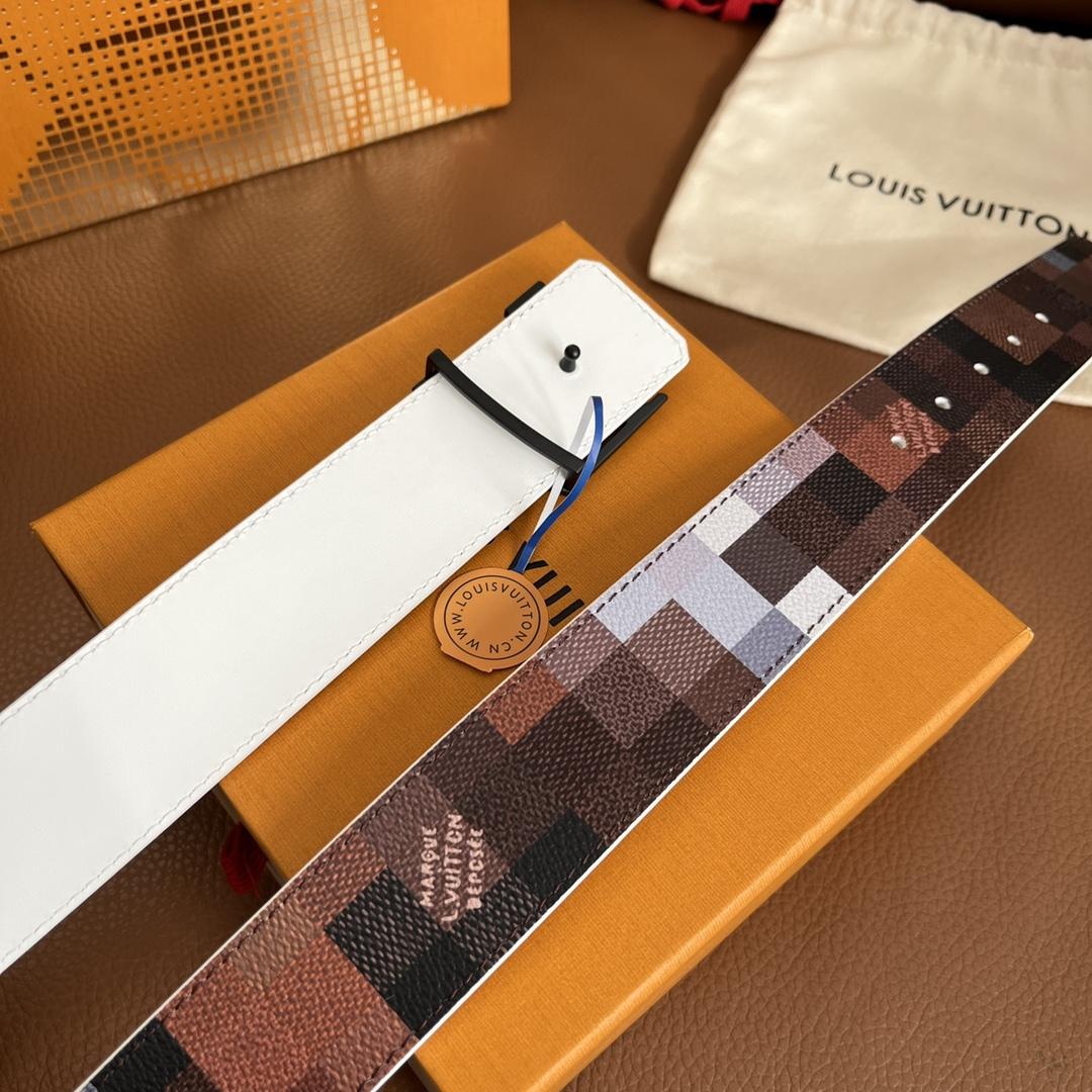 Louis Vuitton LV Initiales 40mm Reversible Belt - FashionPlug