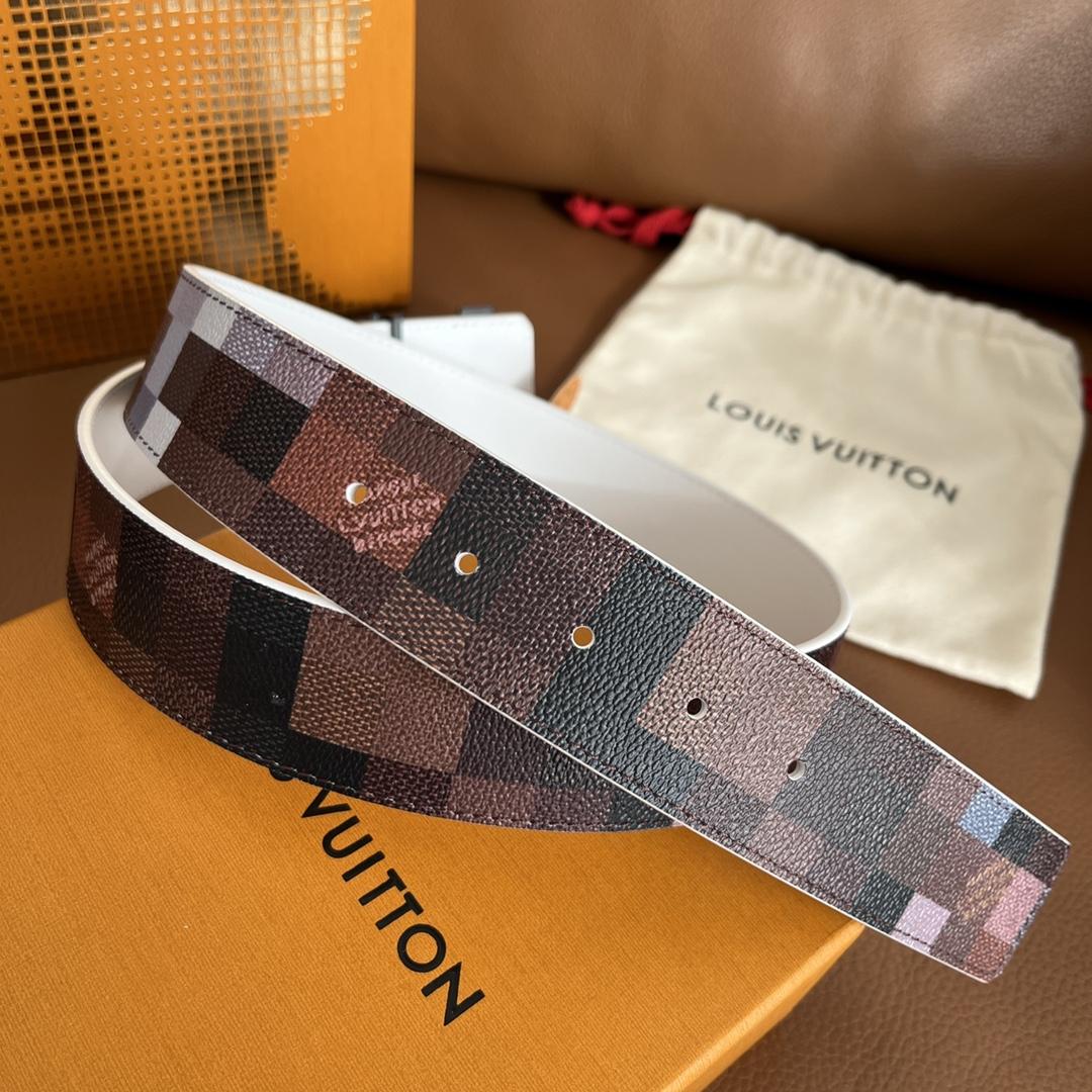 Louis Vuitton LV Initiales 40mm Reversible Belt - FashionPlug