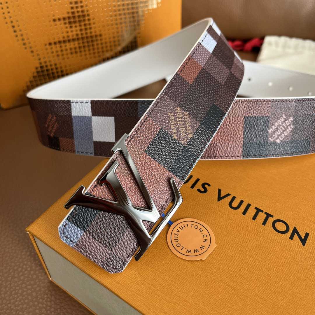 Louis Vuitton LV Initiales 40mm Reversible Belt - FashionPlug