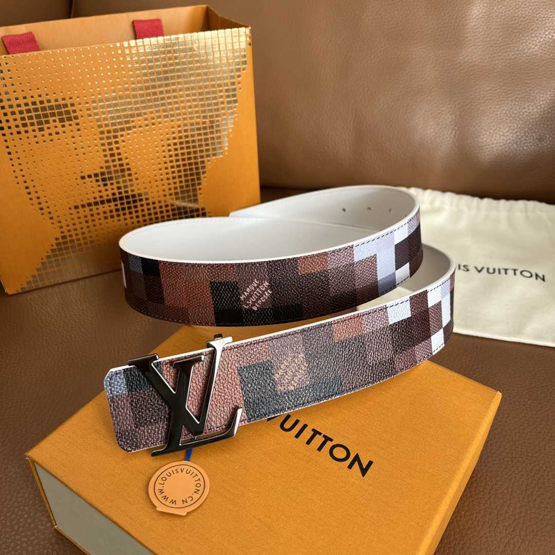 Louis Vuitton LV Initiales 40mm Reversible Belt - FashionPlug