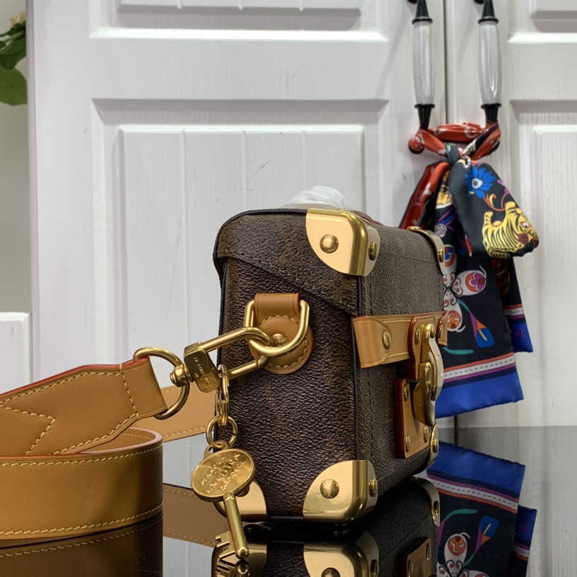 Louis Vuitton Soul Trunk   M11535 - FashionPlug