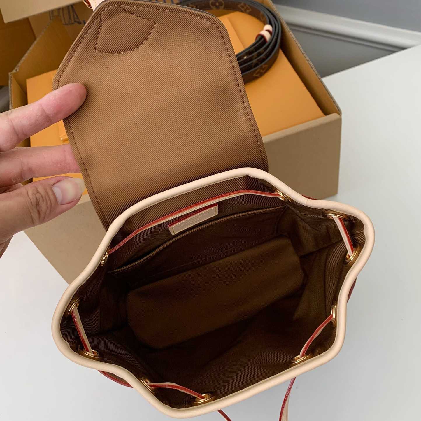 Louis Vuitton Montsouris Mini   M11199 - FashionPlug