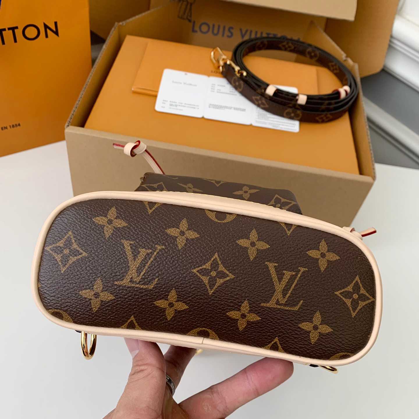 Louis Vuitton Montsouris Mini   M11199 - FashionPlug