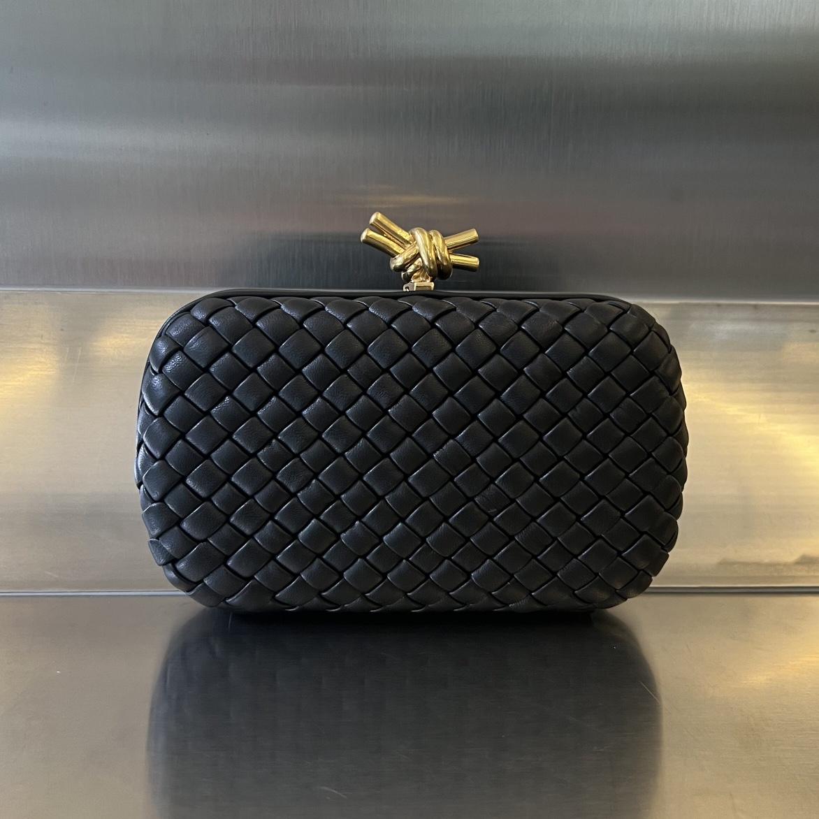 Bottega Veneta Knot - FashionPlug