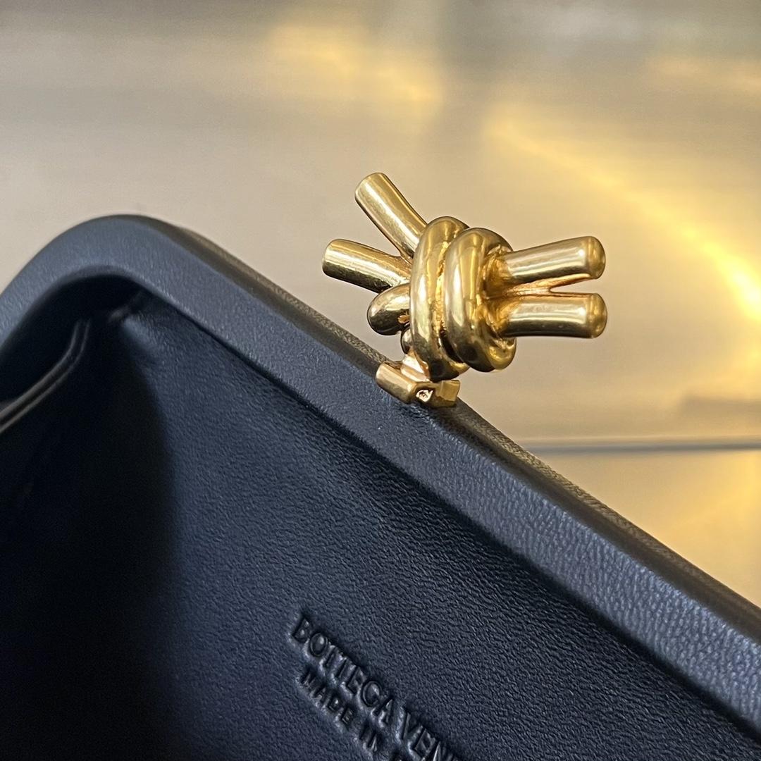 Bottega Veneta Knot - FashionPlug