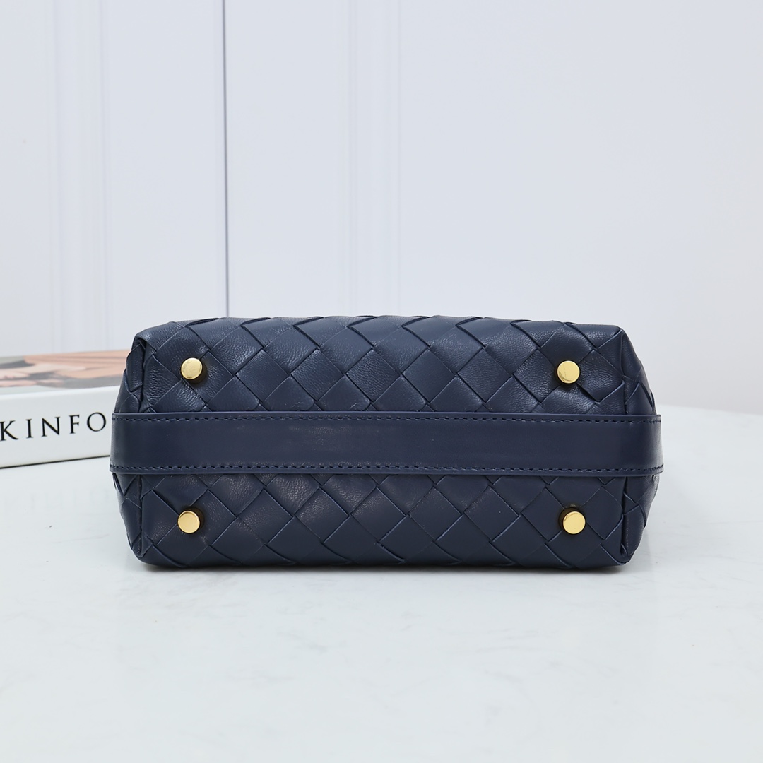 Bottega Veneta Mini Wallace - FashionPlug
