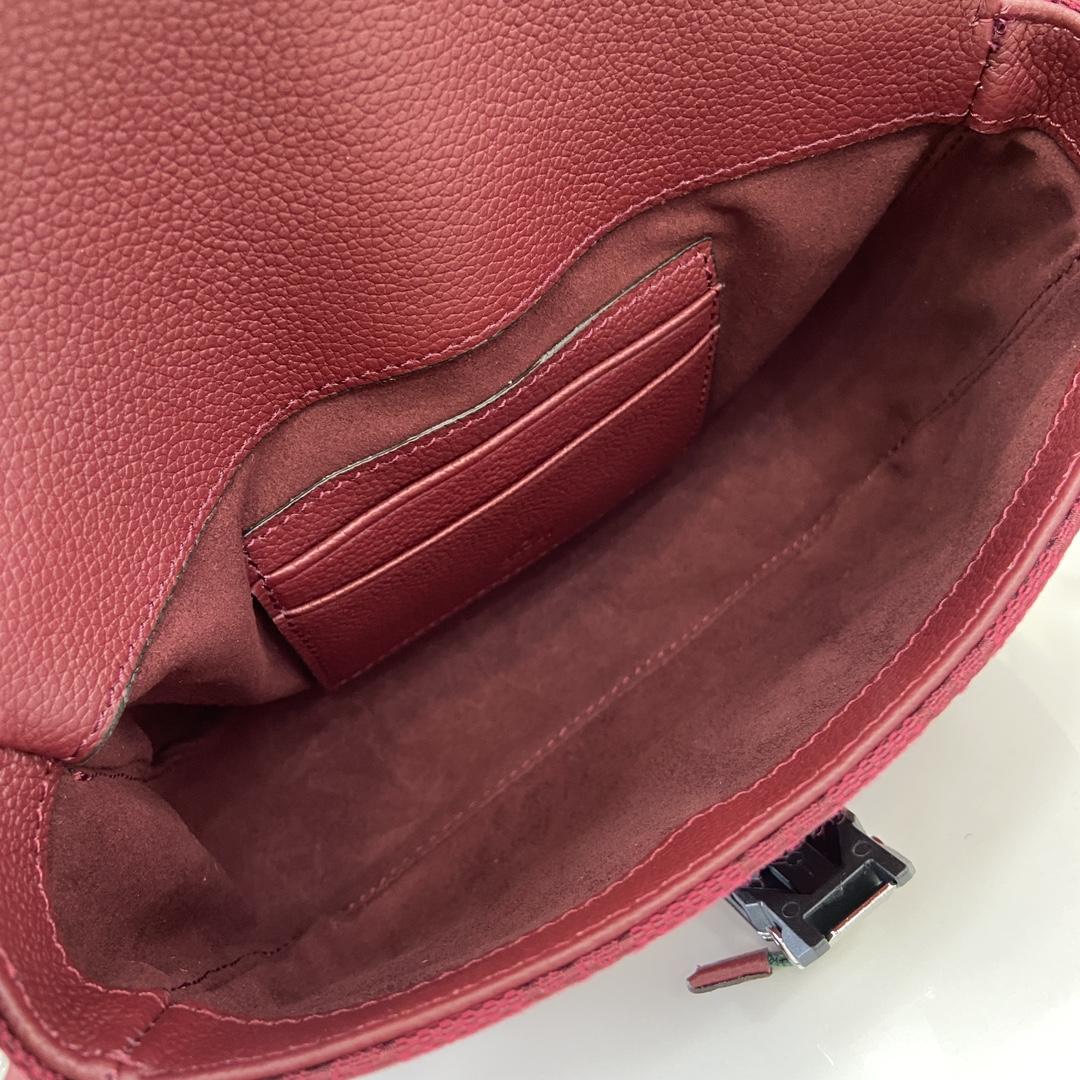 Gucci Mini GG Crossbody Bag - FashionPlug