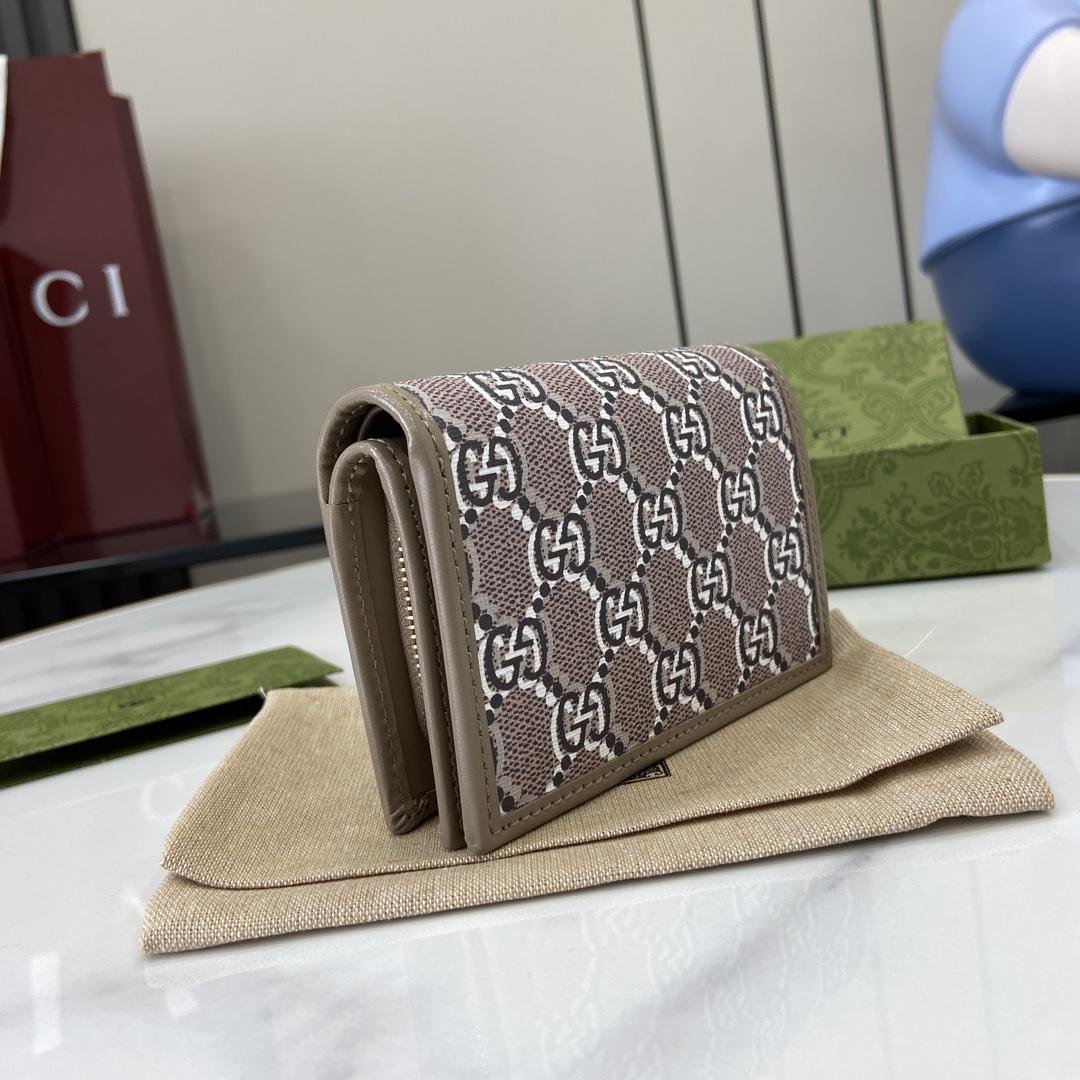 Gucci Medium Wallet With GG Shadow - FashionPlug