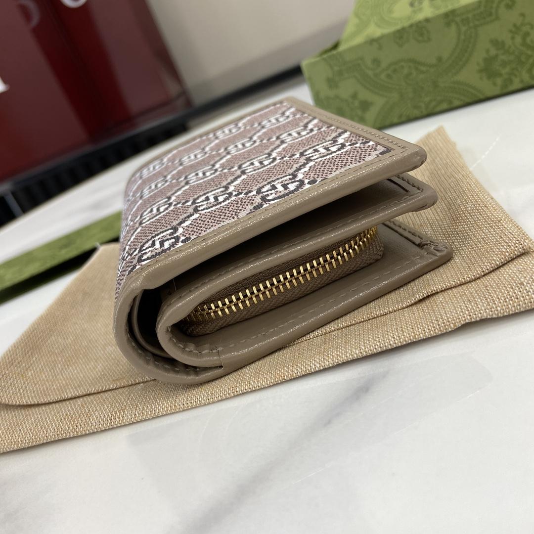 Gucci Medium Wallet With GG Shadow - FashionPlug