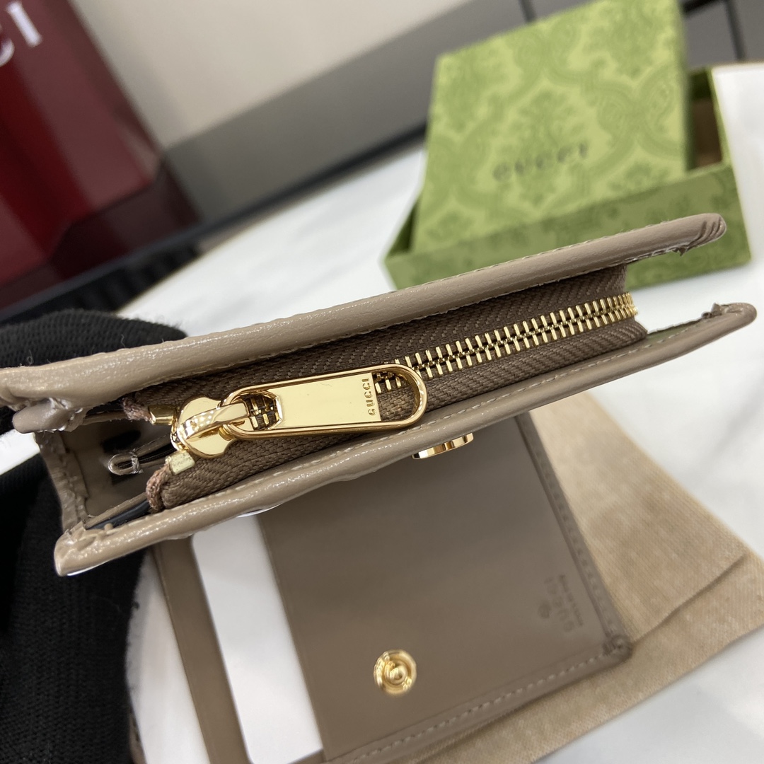 Gucci Medium Wallet With GG Shadow - FashionPlug