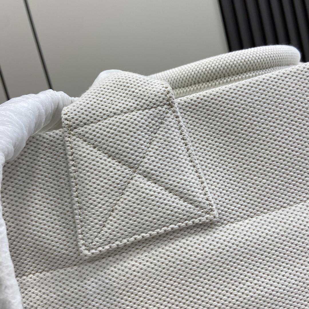 Gucci Canvas Tote Bag With Embossed Detail  （48-48-17cm） - FashionPlug