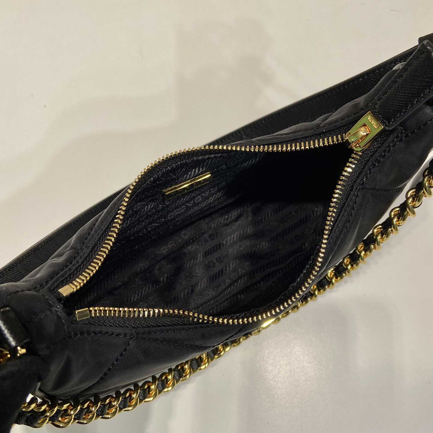 Prada Re-Edition 1995 Chaîne Re-Nylon Mini-bag - FashionPlug