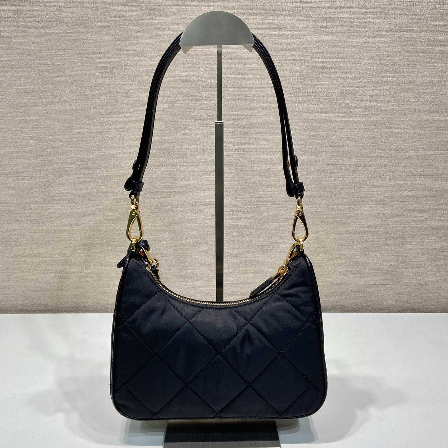 Prada Re-Edition 1995 Chaîne Re-Nylon Mini-bag - FashionPlug