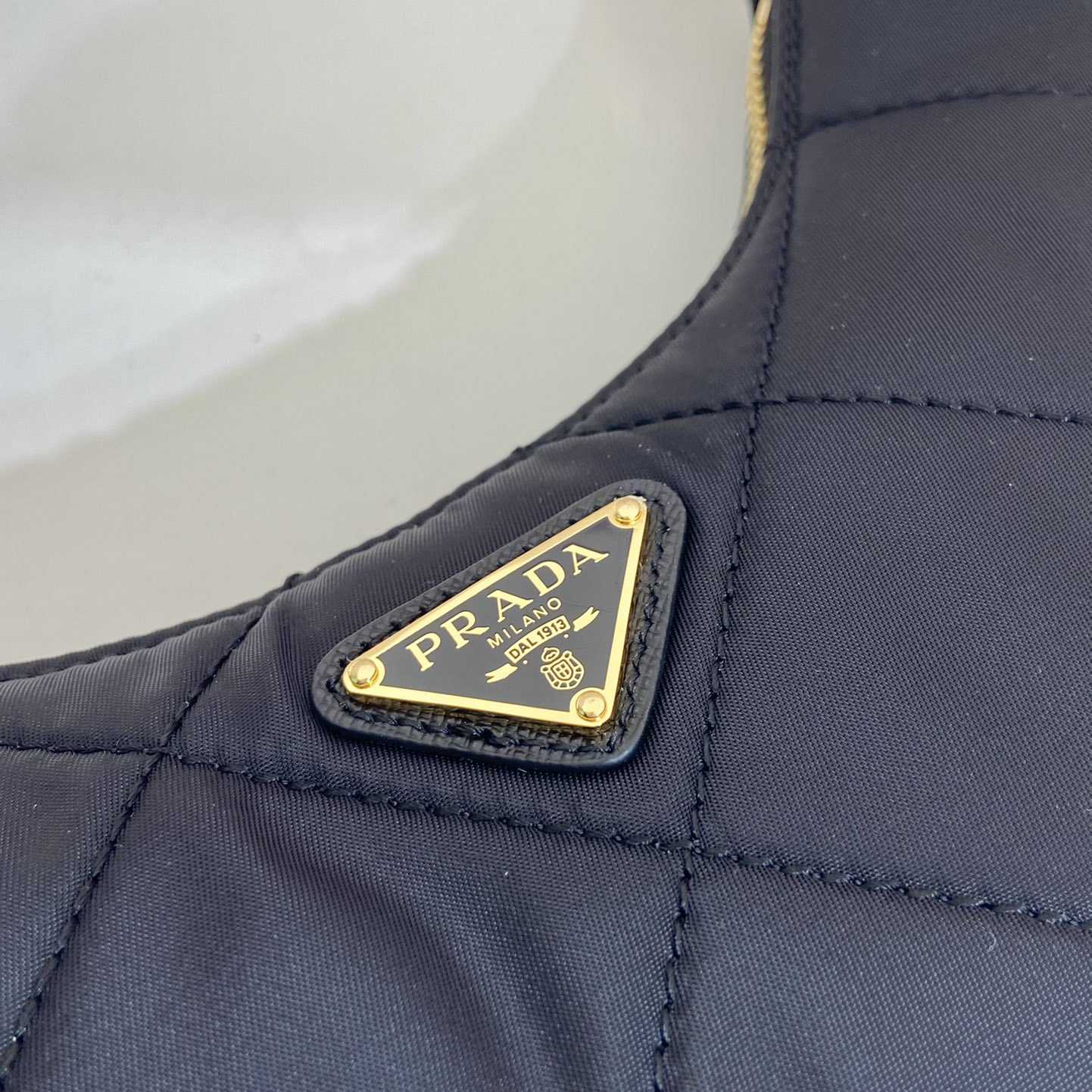 Prada Re-Edition 1995 Chaîne Re-Nylon Mini-bag - FashionPlug