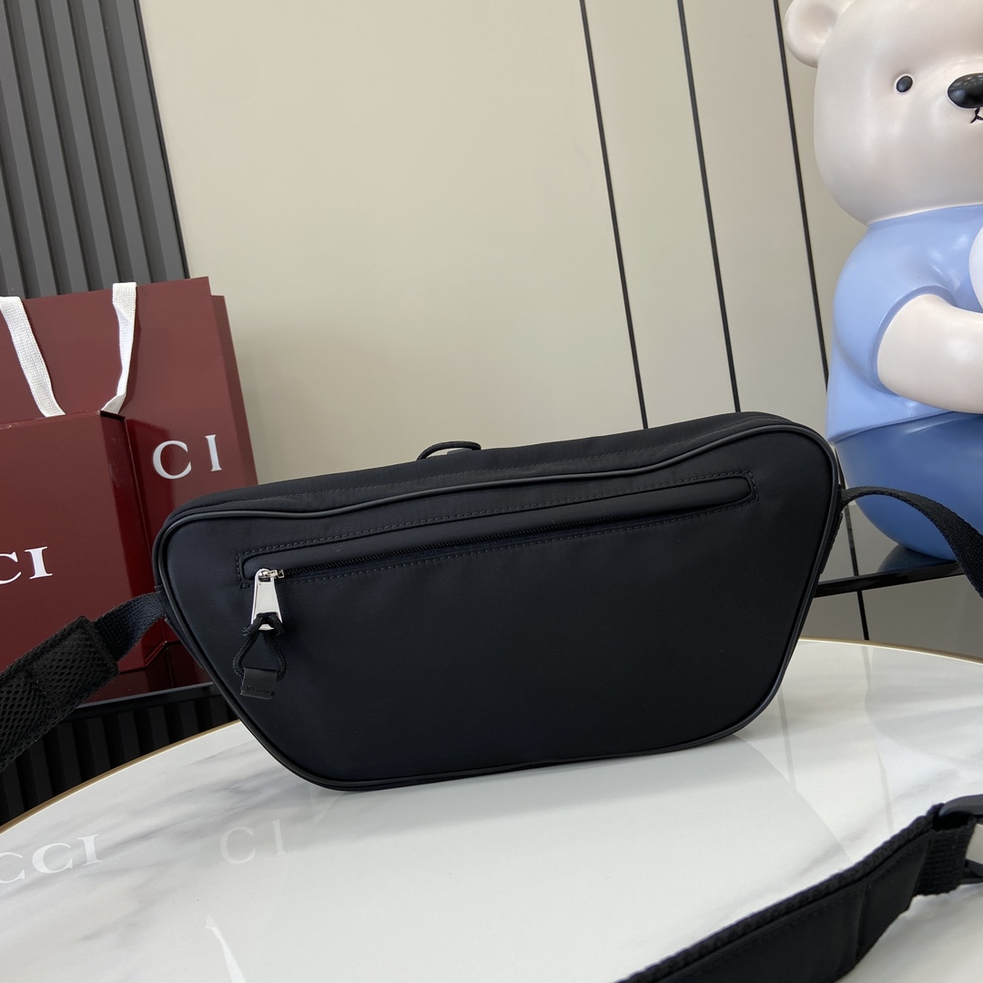 Gucci Small Crossbody Bag With Gucci Logo - FashionPlug