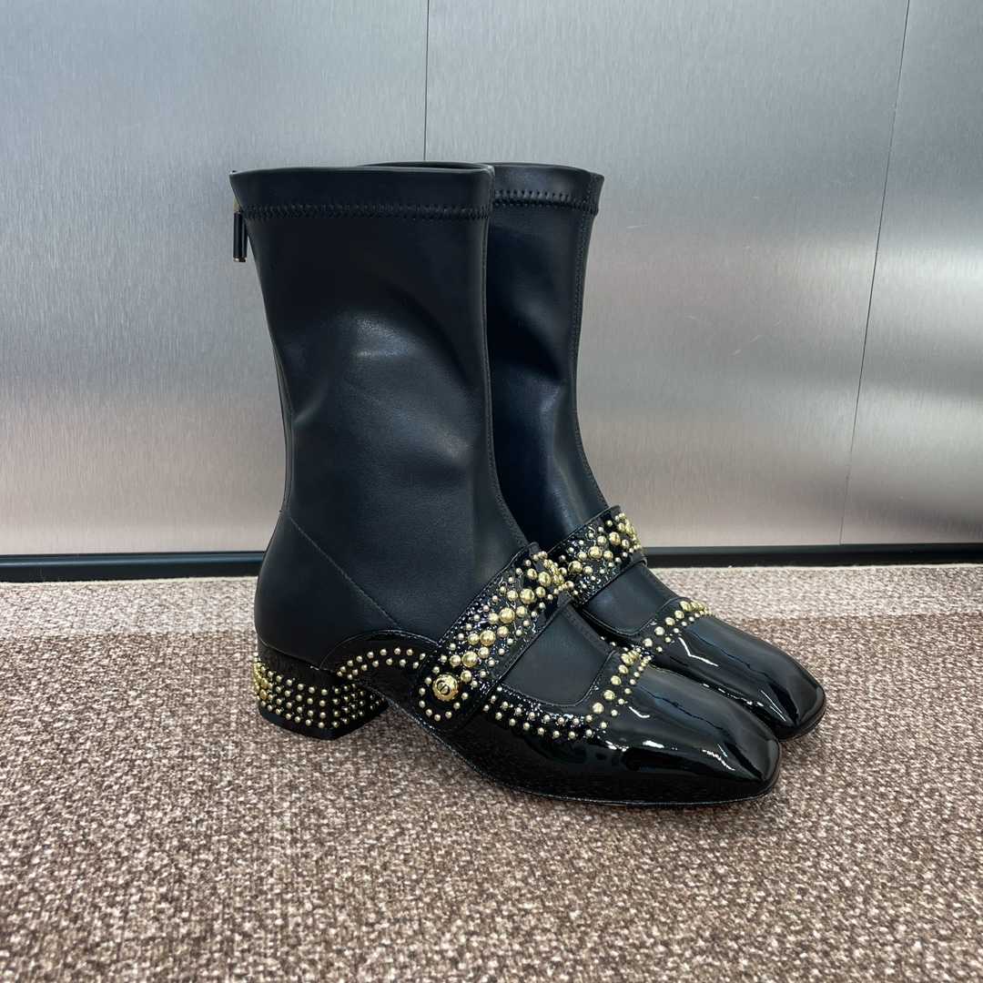 Dior Belle-D Heeled Ankle Boot - FashionPlug