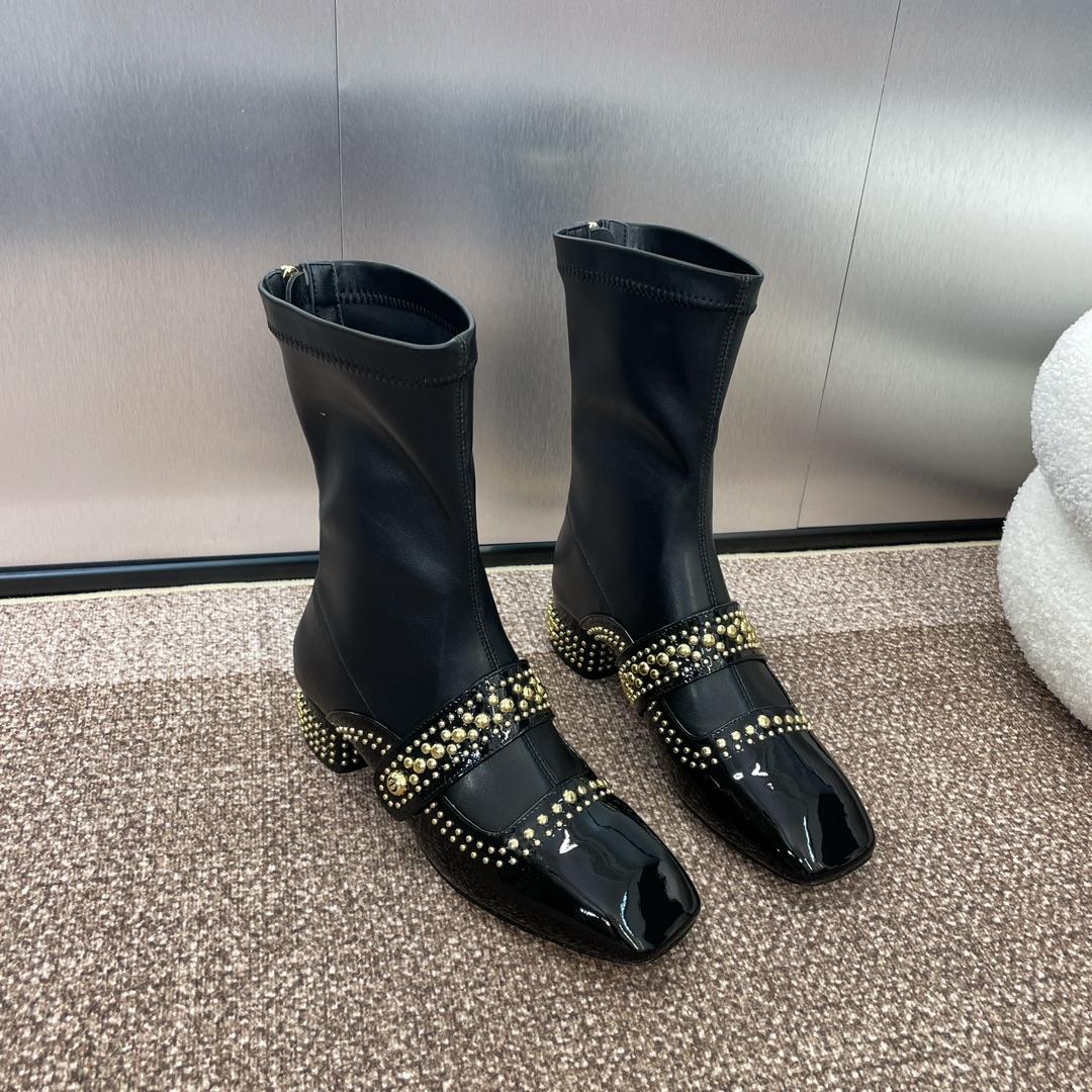 Dior Belle-D Heeled Ankle Boot - FashionPlug