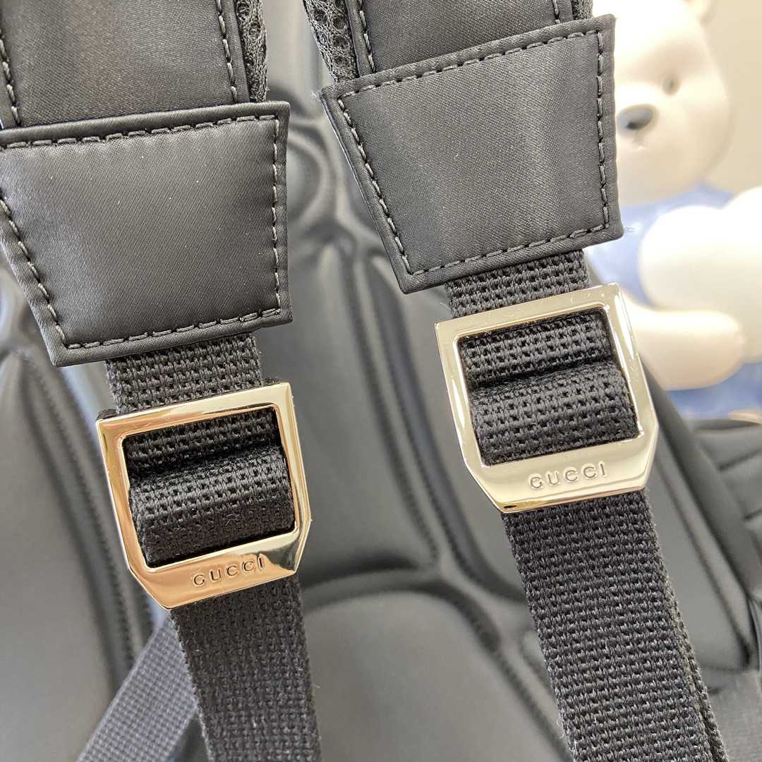 Gucci Large Backpack With Gucci Logo - FashionPlug