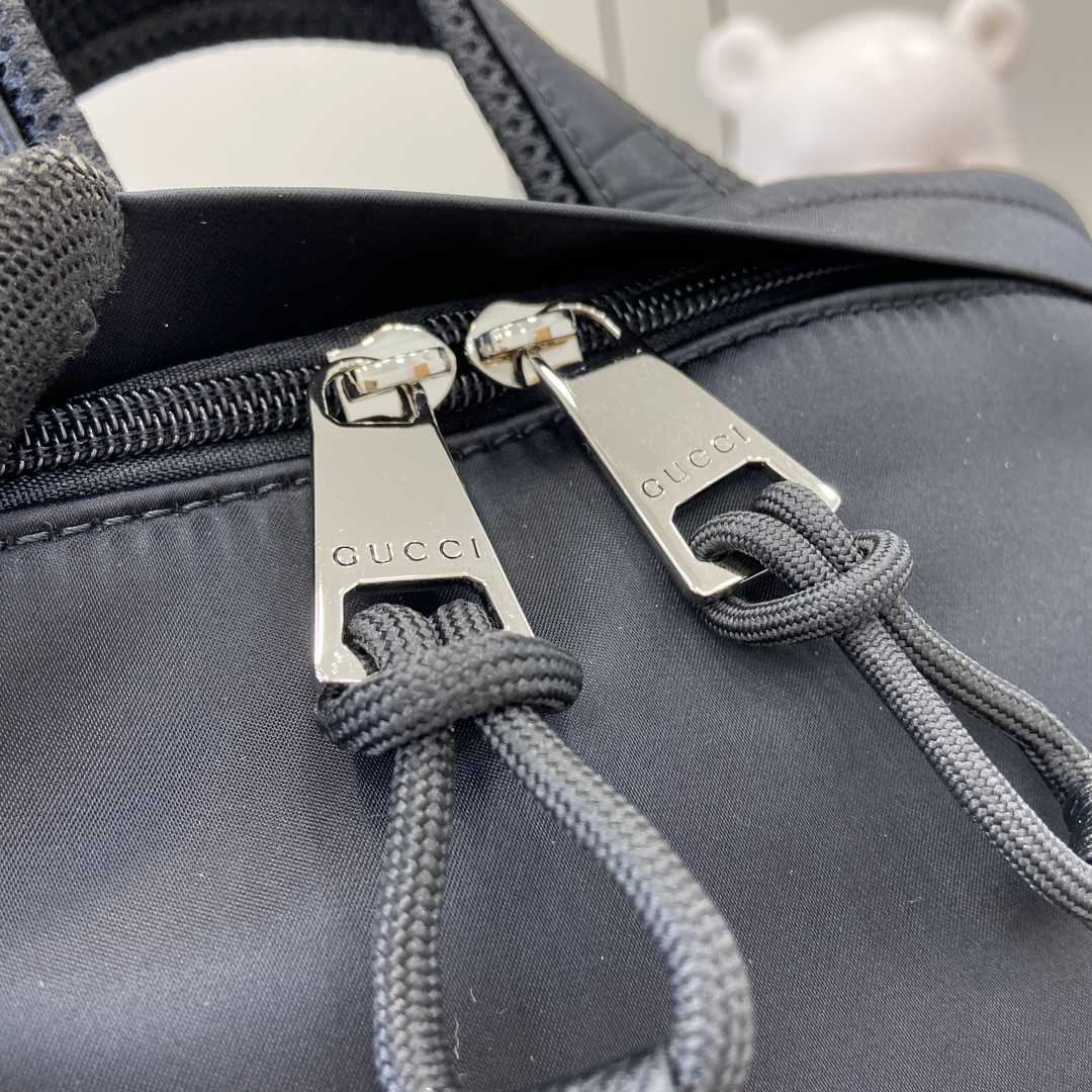 Gucci Large Backpack With Gucci Logo - FashionPlug
