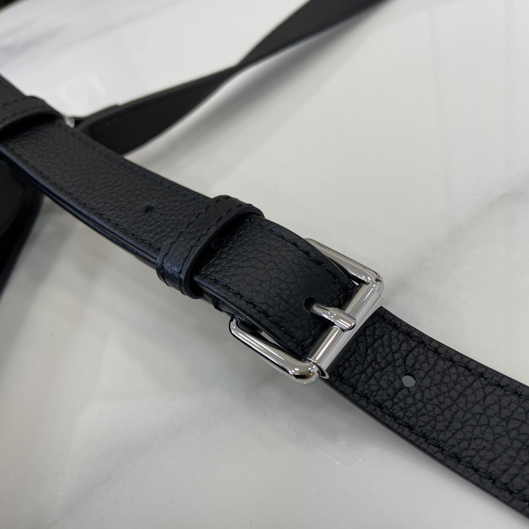 Gucci  Super Mini Crossbody Bag - FashionPlug