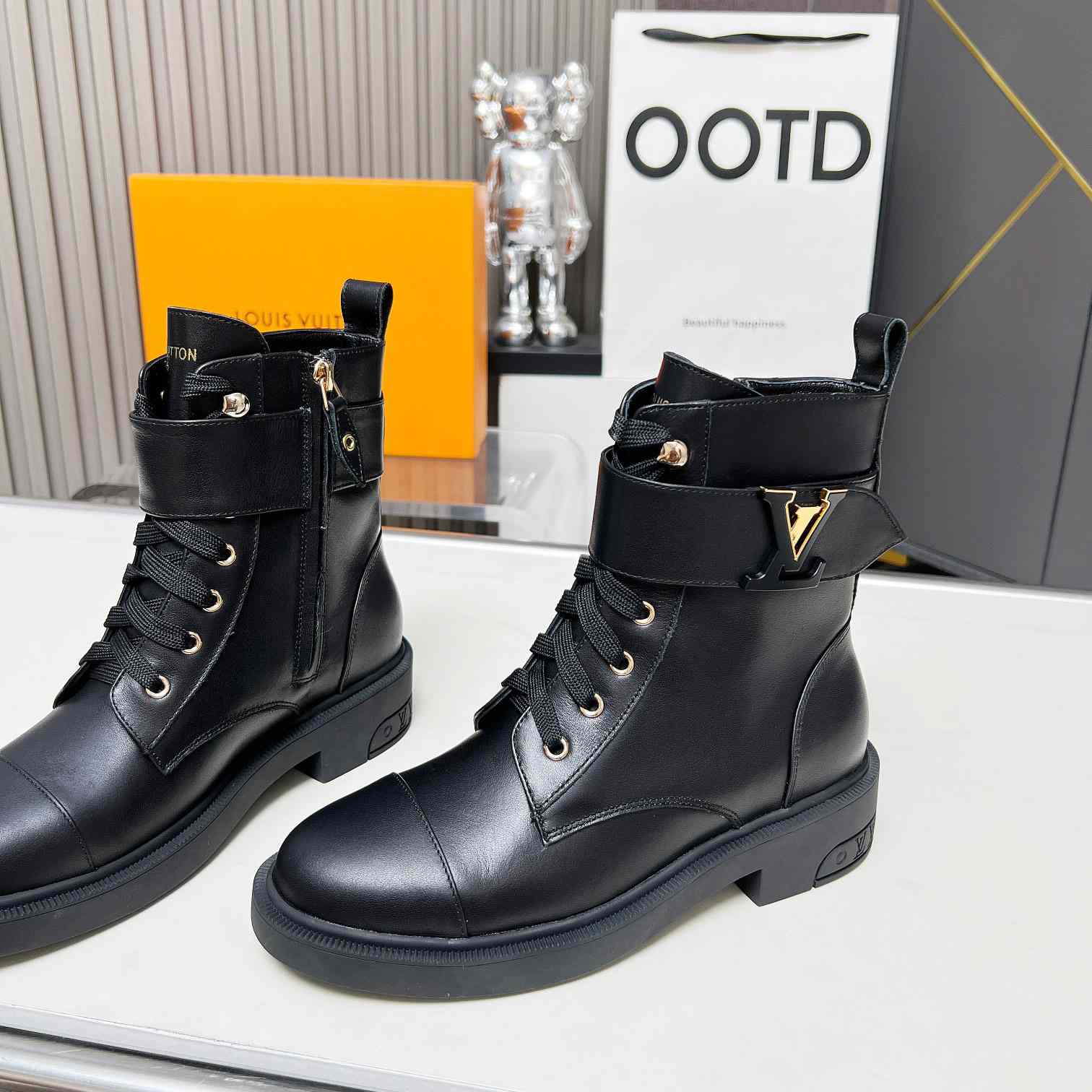 Louis Vuitton Citizen Flat Ranger Boot    1ADCJ6 - FashionPlug