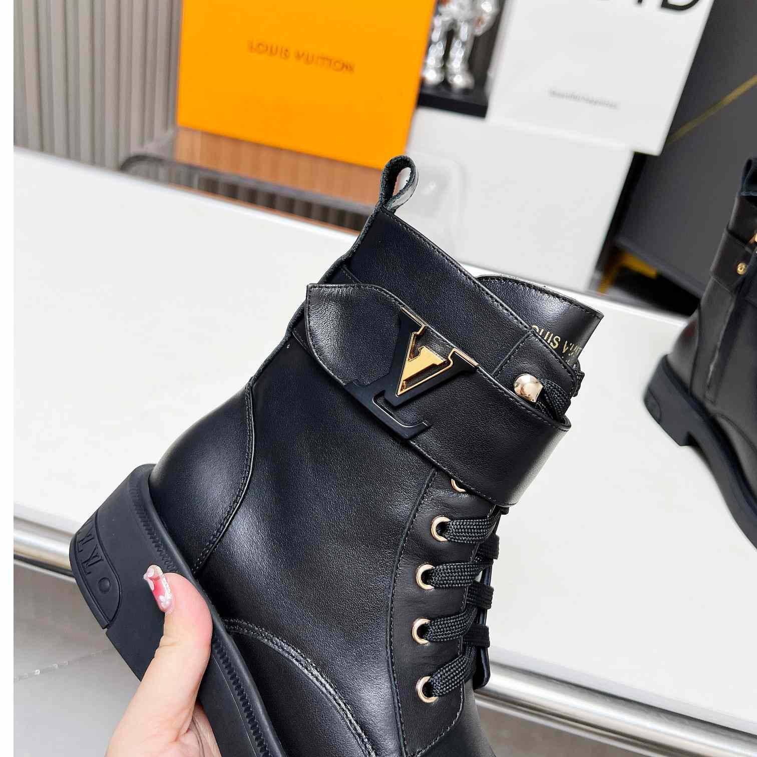 Louis Vuitton Citizen Flat Ranger Boot    1ADCJ6 - FashionPlug