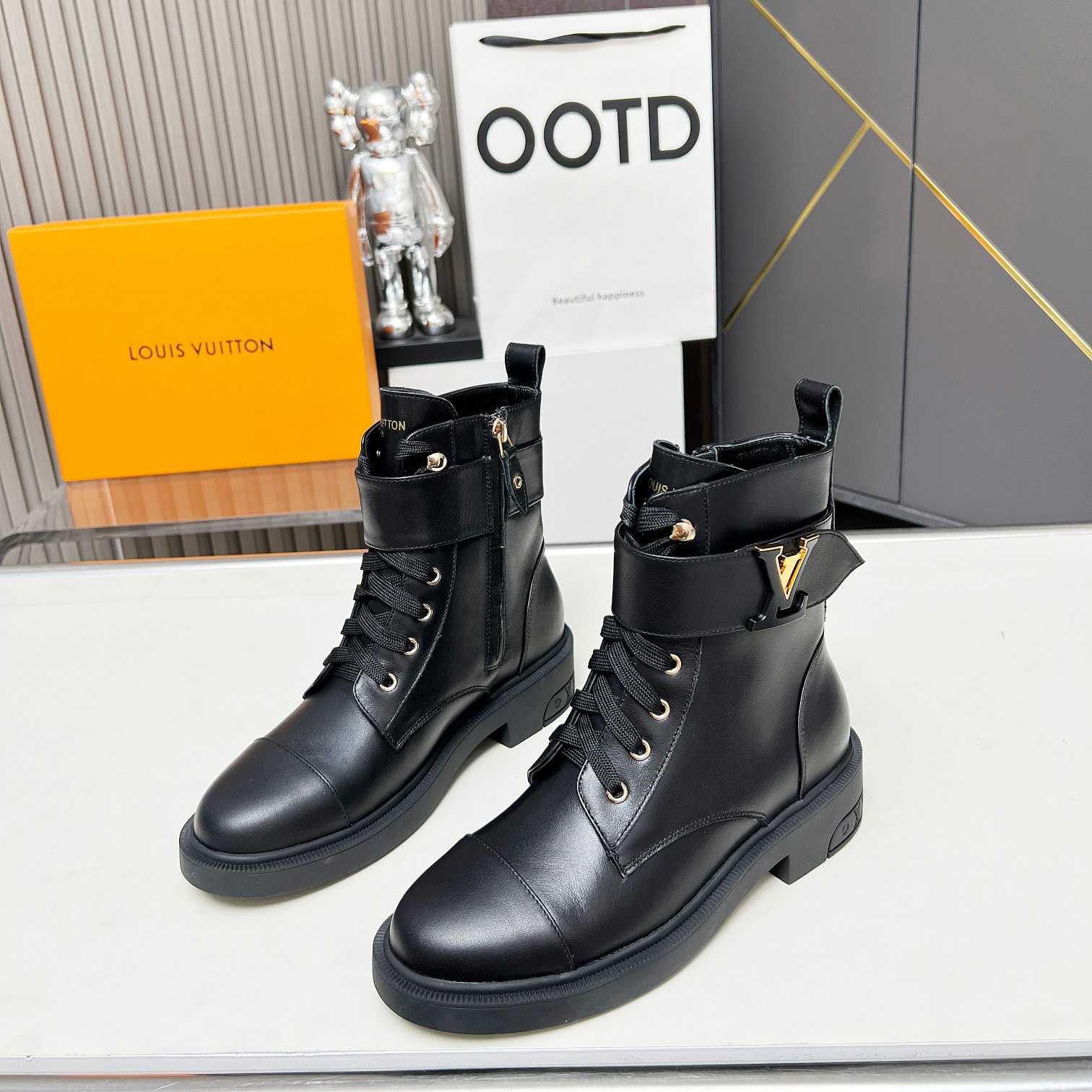 Louis Vuitton Citizen Flat Ranger Boot    1ADCJ6 - FashionPlug