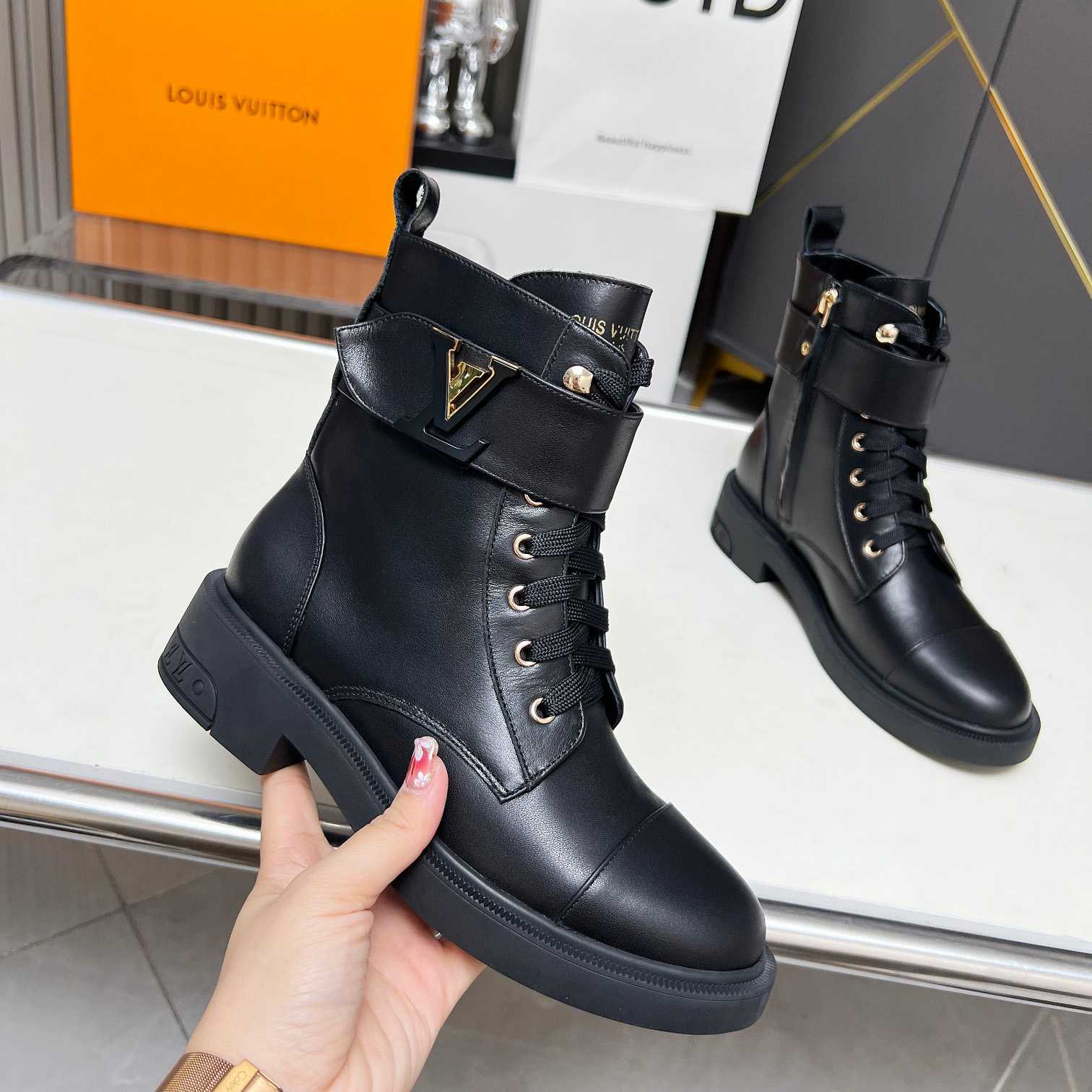 Louis Vuitton Citizen Flat Ranger Boot    1ADCJ6 - FashionPlug