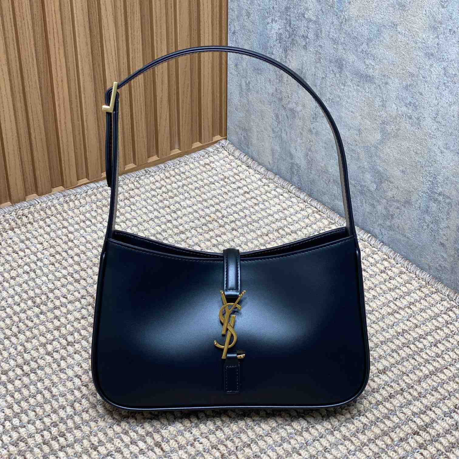 Saint Laurent Le 5 À 7 In Smooth Leather - FashionPlug
