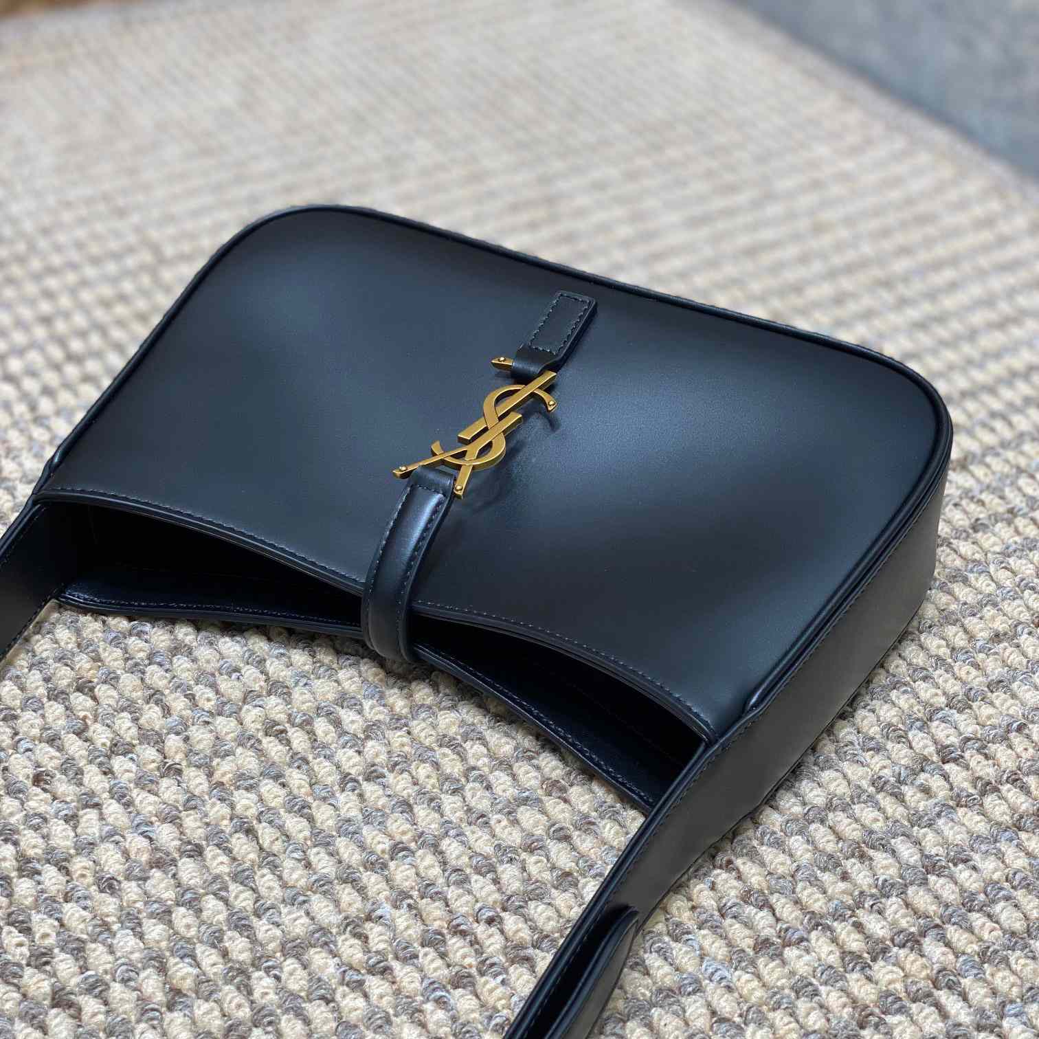 Saint Laurent Le 5 À 7 In Smooth Leather - FashionPlug