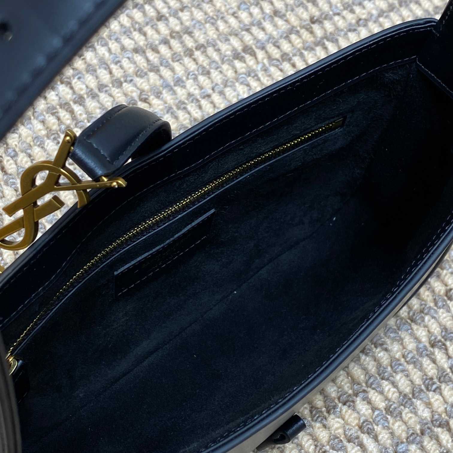 Saint Laurent Le 5 À 7 In Smooth Leather - FashionPlug