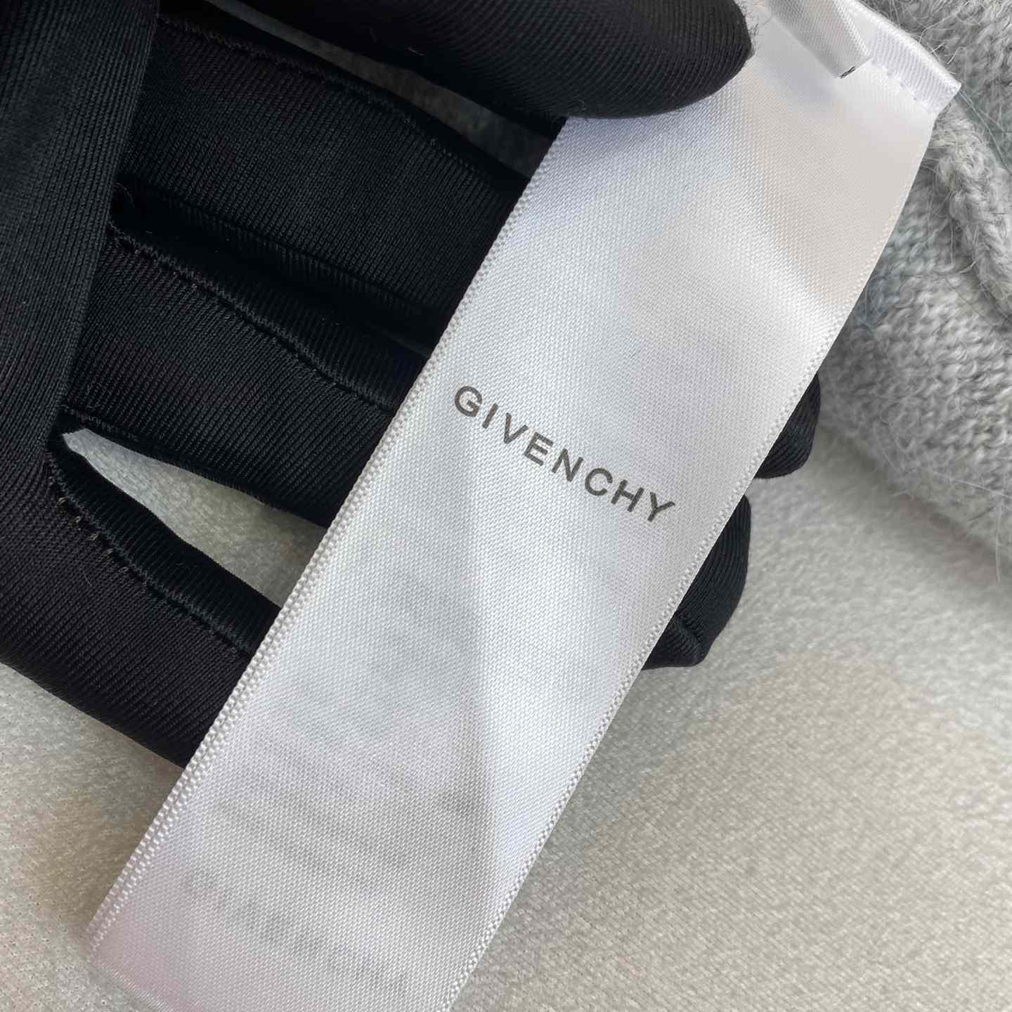 Givenchy 4G Logo Detailed Crewneck Sweater - FashionPlug