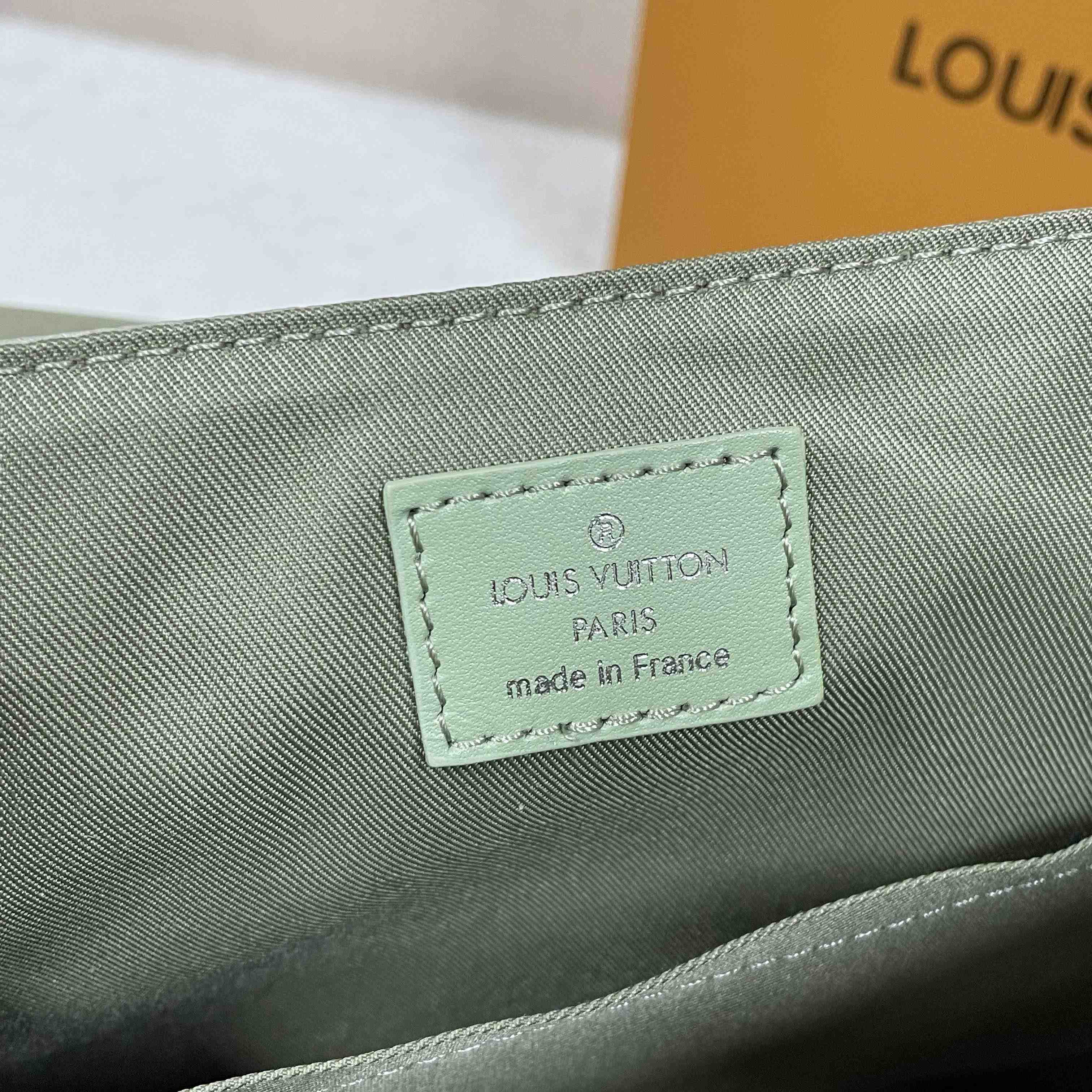 Louis Vuitton District PM   M11593 - FashionPlug
