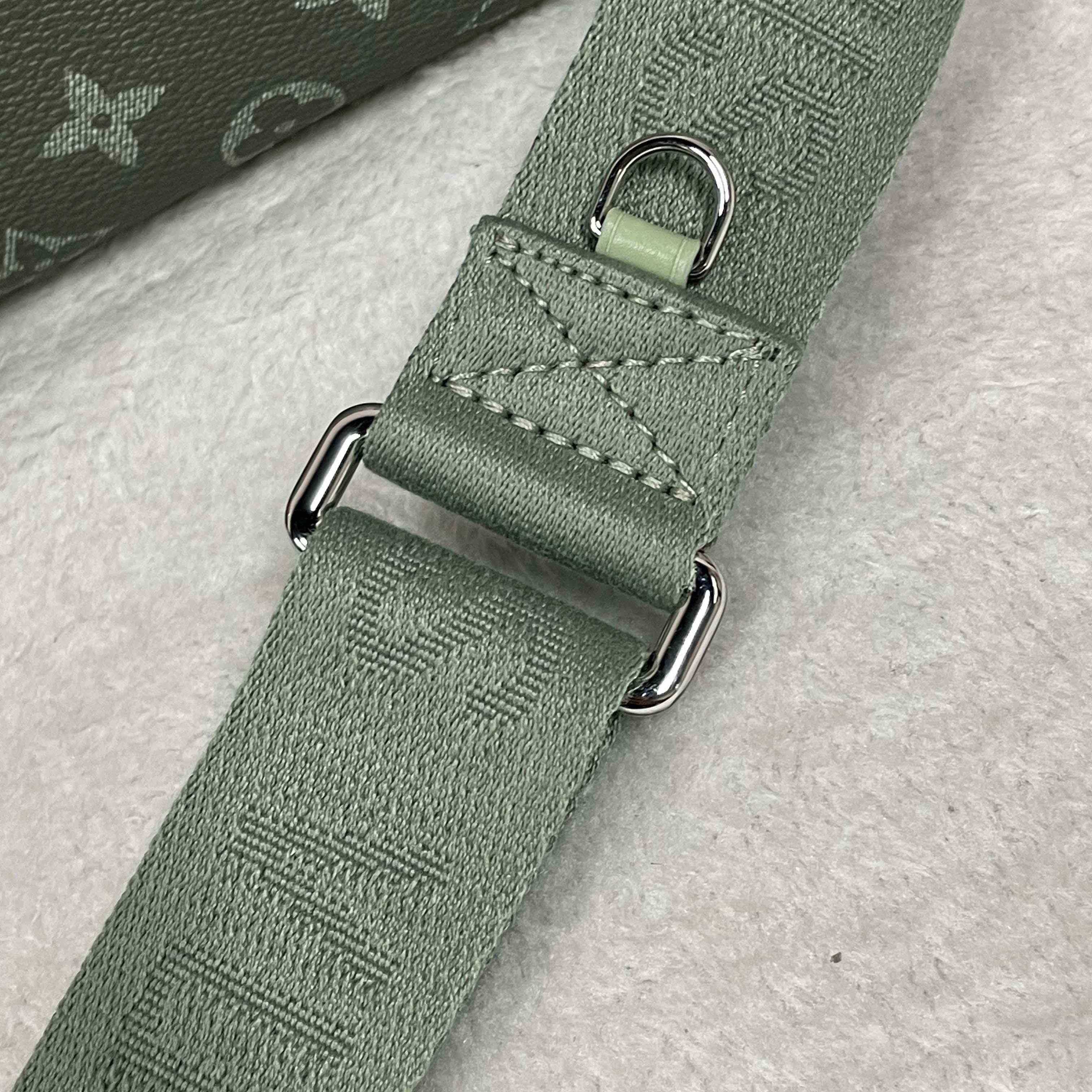 Louis Vuitton District PM   M11593 - FashionPlug