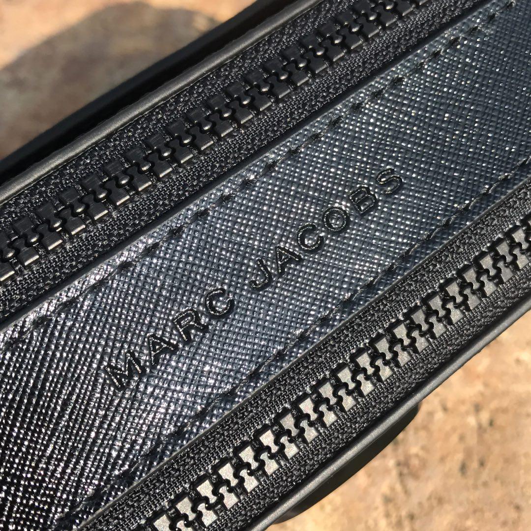 Marc Jacobs Small Camera Bag 19×6×12cm - FashionPlug