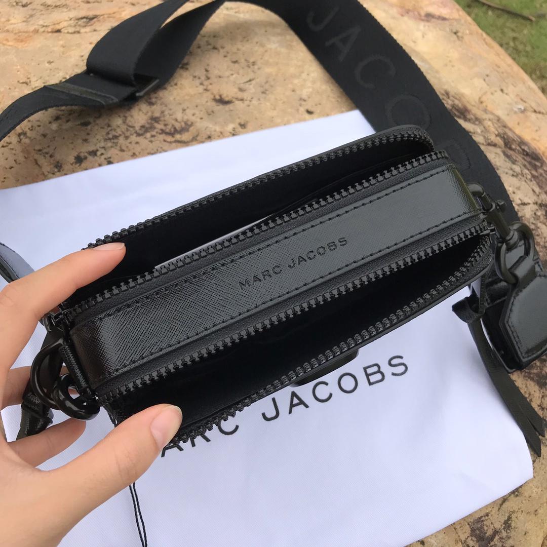 Marc Jacobs Small Camera Bag 19×6×12cm - FashionPlug