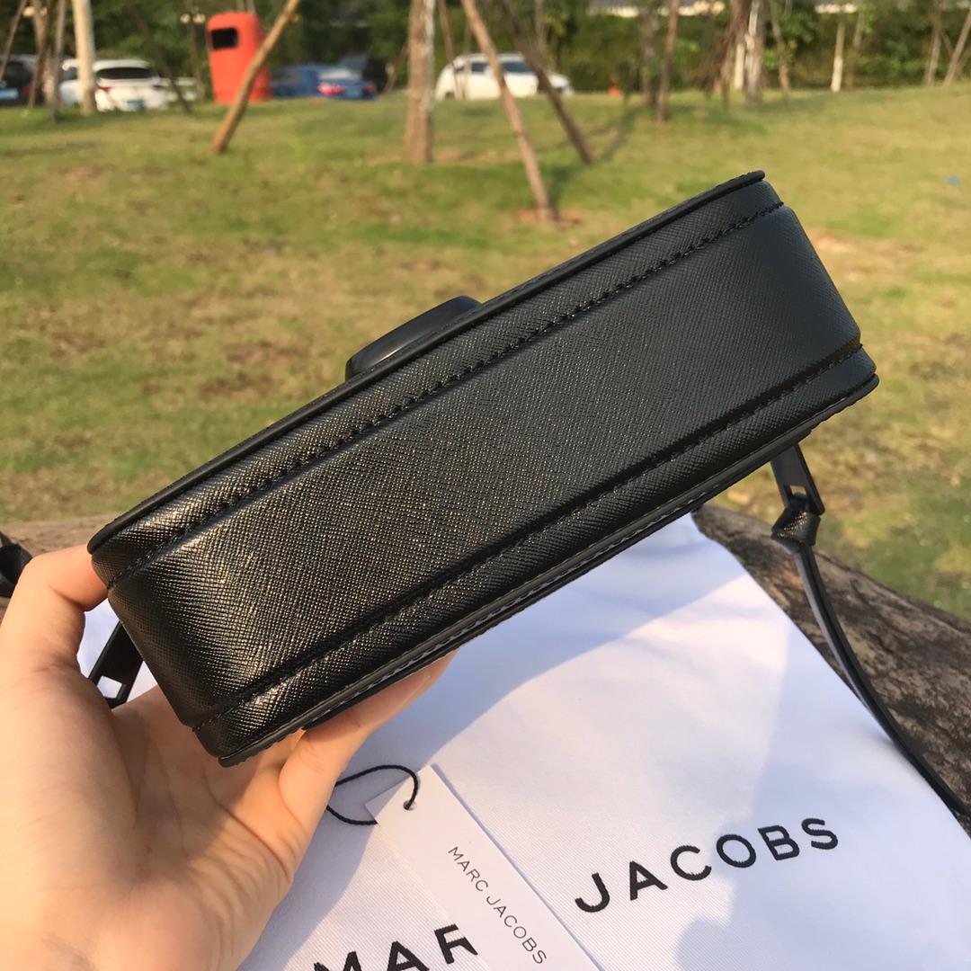 Marc Jacobs Small Camera Bag 19×6×12cm - FashionPlug