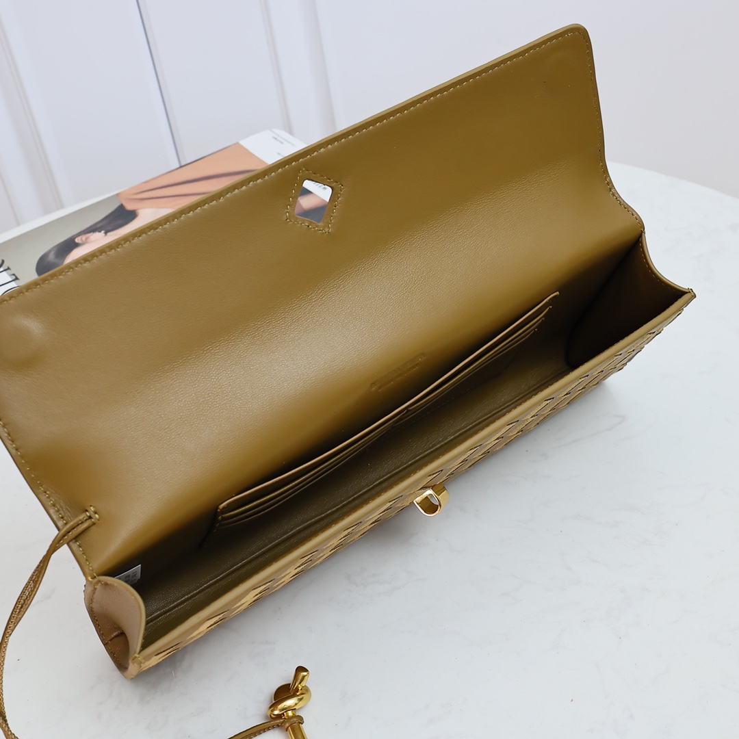 Bottega Veneta Long Clutch Andiamo With Handle - FashionPlug