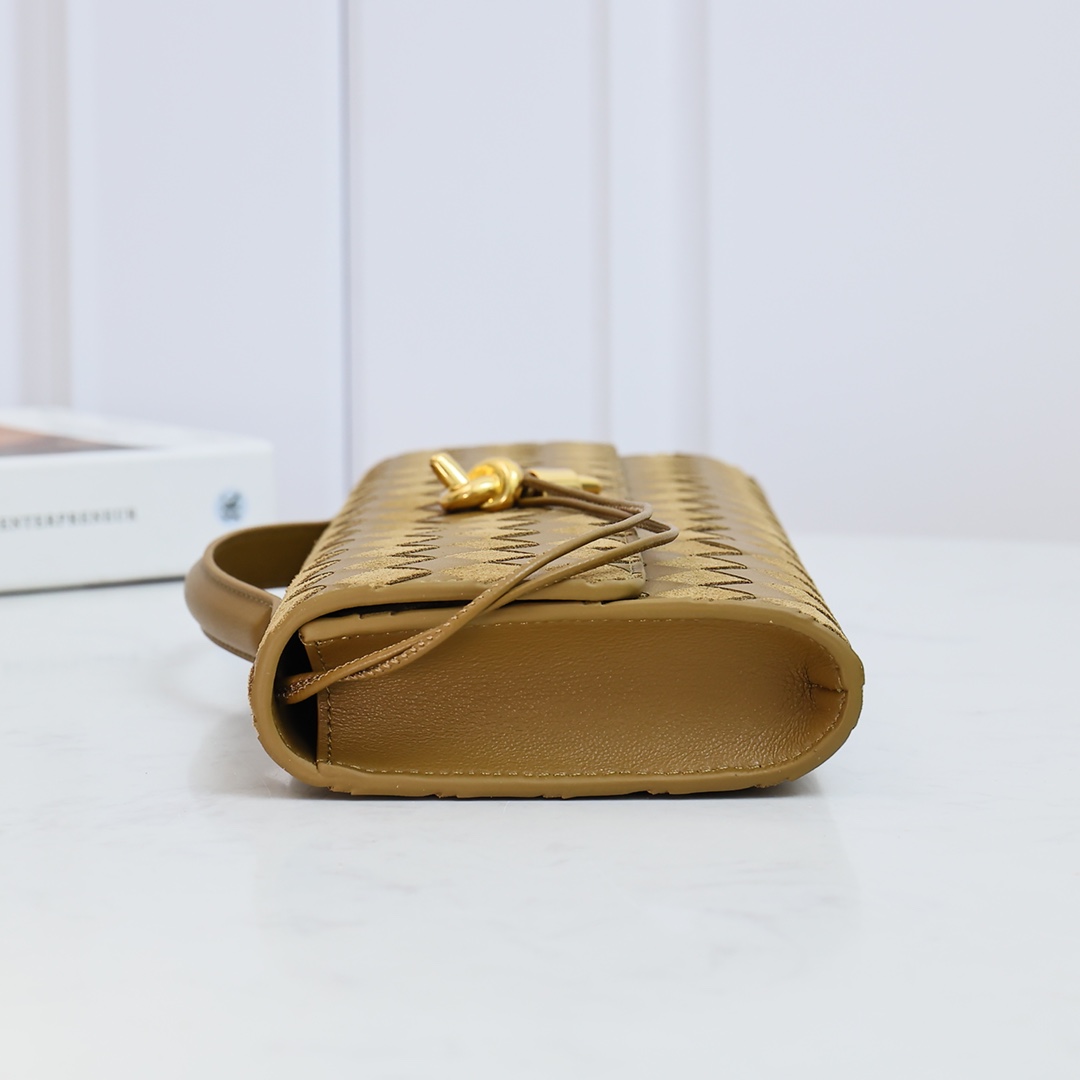 Bottega Veneta Long Clutch Andiamo With Handle - FashionPlug