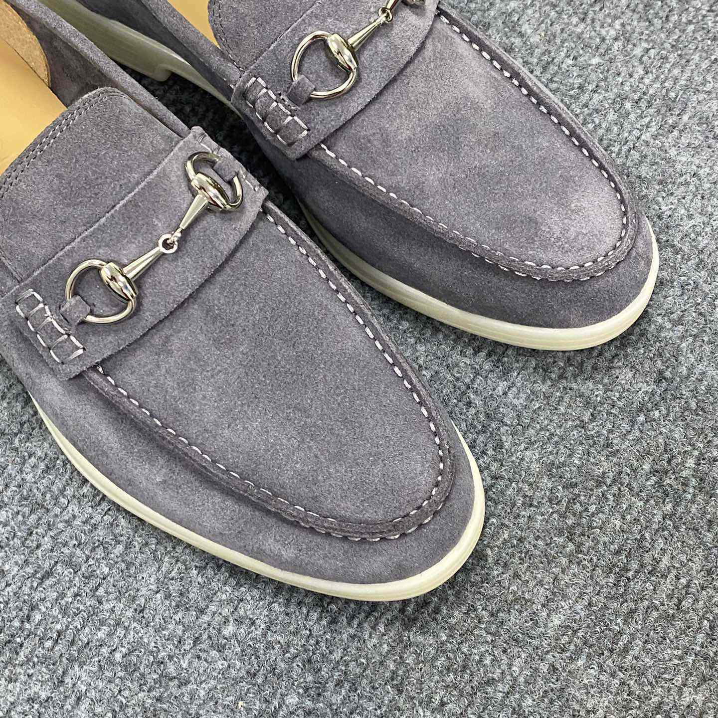 Gucci Men's Loafer With Horsebit - FashionPlug