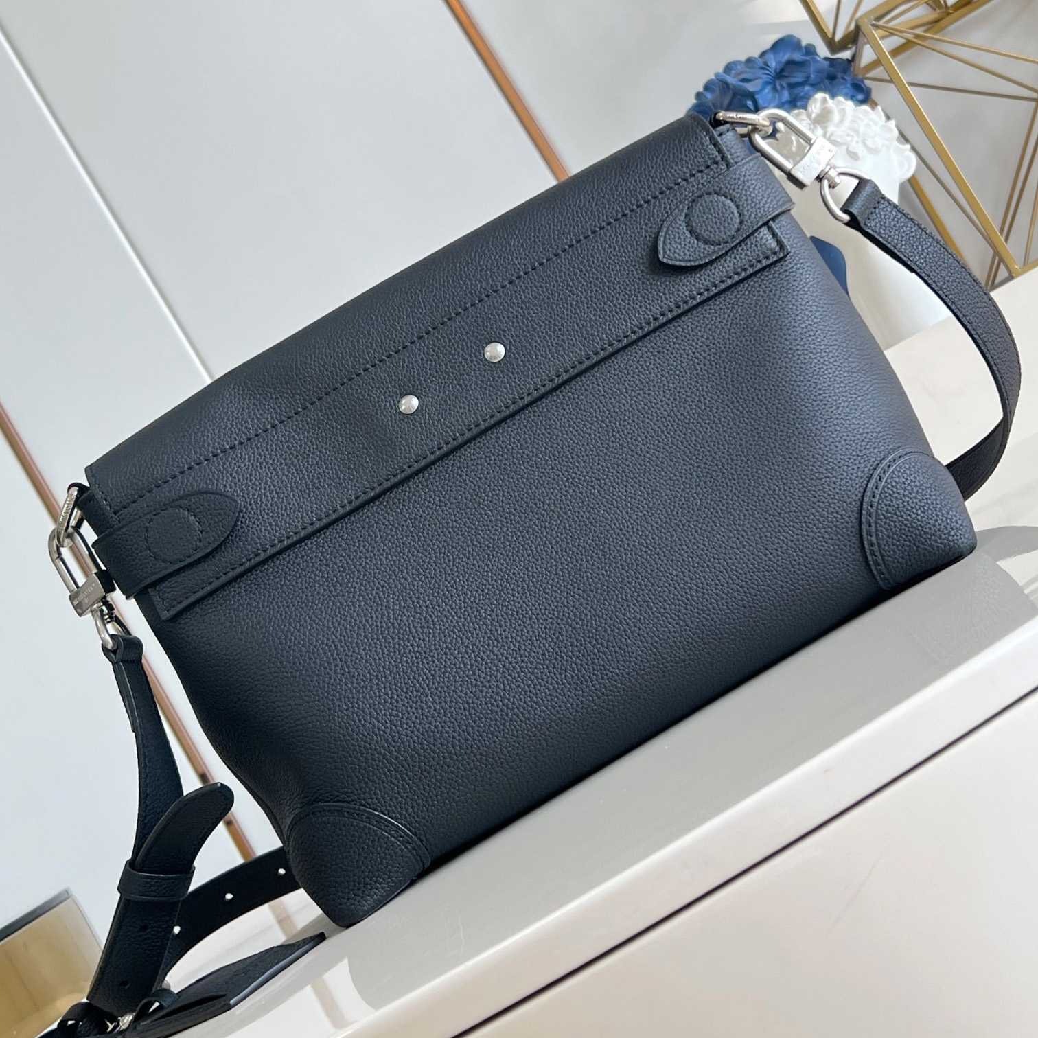 Louis Vuitton Steamer Crossbody   M11607 - FashionPlug