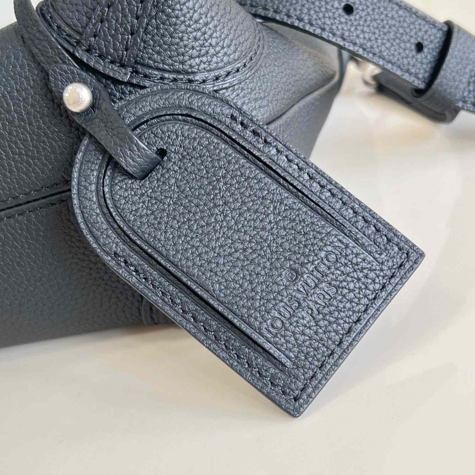 Louis Vuitton Steamer Crossbody   M11607 - FashionPlug